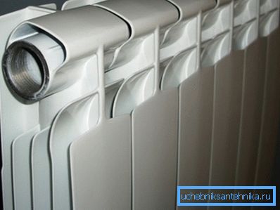 Radiatore componibile realizzato in lega di alluminio. Radiatore componibile realizzato in lega di alluminio.