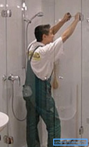 Rimozione delle pareti della cabina doccia Rimozione delle pareti della cabina doccia