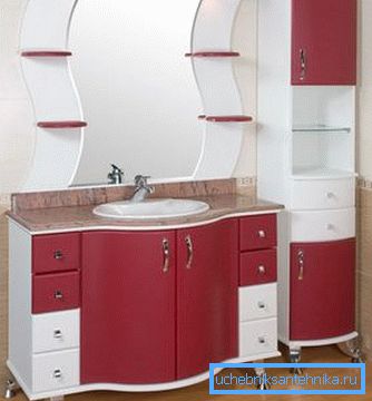 Armadio con lavandino per il bagno. Armadio con lavandino per il bagno.