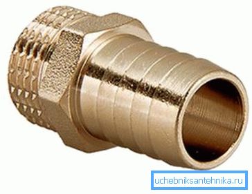 L'unione per il collegamento di un tubo di irrigazione L'unione per il collegamento di un tubo di irrigazione