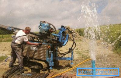 Bene - la fonte non solo dell'acqua, ma anche del profitto Bene - la fonte non solo dell'acqua, ma anche del profitto