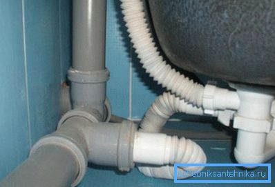 Scolare sotto il bagno. Scolare sotto il bagno.