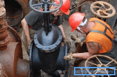 Lo scarico di acqua da reti centralizzate è un evento annuale obbligatorio. Lo scarico di acqua da reti centralizzate è un evento annuale obbligatorio.