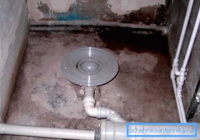 I raccordi di scarico a pavimento vengono installati direttamente nel massetto. I raccordi di scarico a pavimento vengono installati direttamente nel massetto.