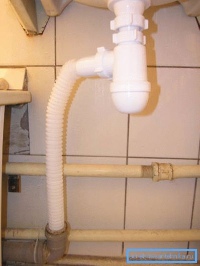 Tubo di scarico per lavello
