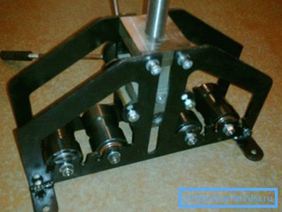 Dispositivo sofisticato per l'elaborazione di alta qualità di profili metallici Dispositivo sofisticato per l'elaborazione di alta qualità di profili metallici