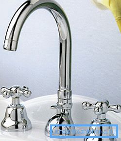 Il rubinetto del lavandino a 3 fori sembra molto interessante, ma ci sono molti più lavori, specialmente durante la perforazione Il rubinetto del lavandino a 3 fori sembra molto interessante, ma ci sono molti più lavori, specialmente durante la perforazione