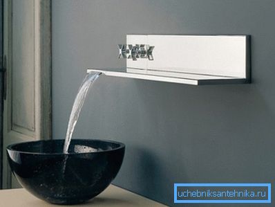 Il mixer con una mensola. Il mixer con una mensola.
