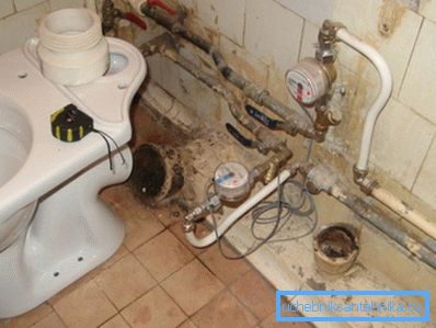Dopo aver rimosso il bagno, chiudere il tappo della fogna Dopo aver rimosso il bagno, chiudere il tappo della fogna
