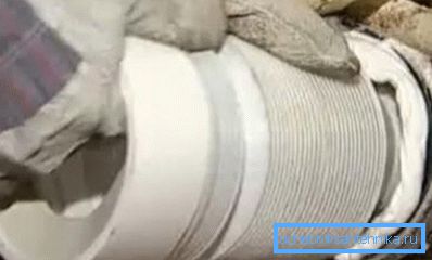 Collegamento di un tubo di diramazione con un tubo di fognatura Collegamento di un tubo di diramazione con un tubo di fognatura
