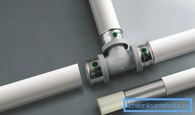 Attracco per tubi di plastica Attracco per tubi di plastica