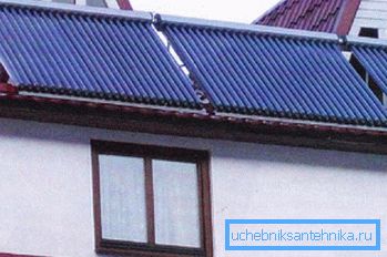 Scambiatori di calore solari sul tetto della casa Scambiatori di calore solari sul tetto della casa
