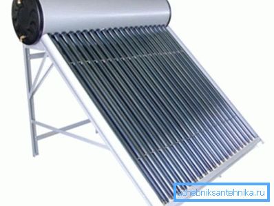 Collettore solare per l'installazione su un tetto piano Collettore solare per l'installazione su un tetto piano