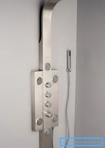 Pannello doccia moderno con soffione e miscelatore Pannello doccia moderno con soffione e miscelatore