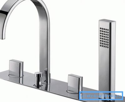 Rubinetto moderno per vasca da bagno con doccia Rubinetto moderno per vasca da bagno con doccia