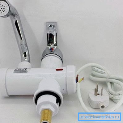 Ugello speciale sul scaldacqua elettrico istantaneo del rubinetto Ugello speciale sul scaldacqua elettrico istantaneo del rubinetto
