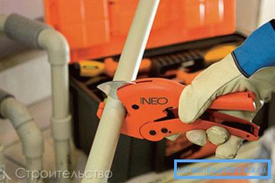 Coltello speciale progettato per tagliare tali materiali Coltello speciale progettato per tagliare tali materiali