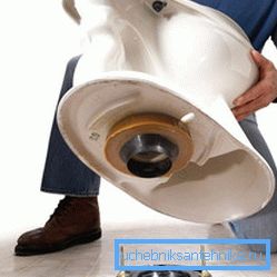 Il metodo di installazione dipende dal modello della toilette e dalla posizione del tubo della fogna Il metodo di installazione dipende dal modello della toilette e dalla posizione del tubo della fogna