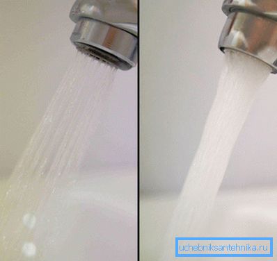 Confronto dei flussi d'acqua dall'aeratore convenzionale a risparmio idrico Confronto dei flussi d'acqua dall'aeratore convenzionale a risparmio idrico