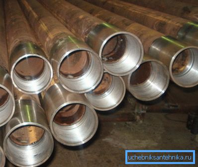 Acciaio: materiale resistente, spesso utilizzato nell'ingresso dell'acqua del dispositivo Acciaio: materiale resistente, spesso utilizzato nell'ingresso dell'acqua del dispositivo