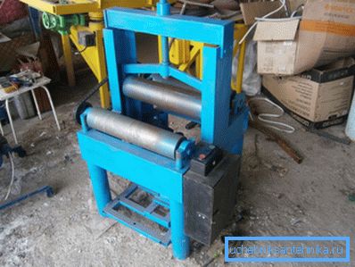 La macchina con broccia elettrica e morsetto manuale. La macchina con broccia elettrica e morsetto manuale.