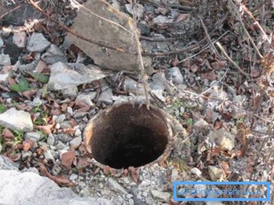 I vecchi pozzi non sfruttati possono rappresentare una minaccia di contaminazione della falda acquifera. I vecchi pozzi non sfruttati possono rappresentare una minaccia di contaminazione della falda acquifera.