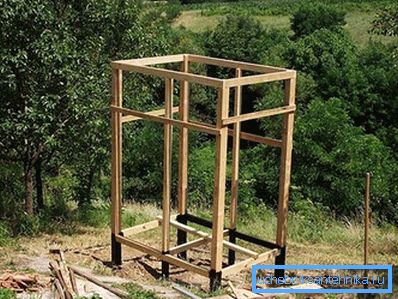 Inseriamo il top trim e gli architravi orizzontali. Inseriamo il top trim e gli architravi orizzontali.