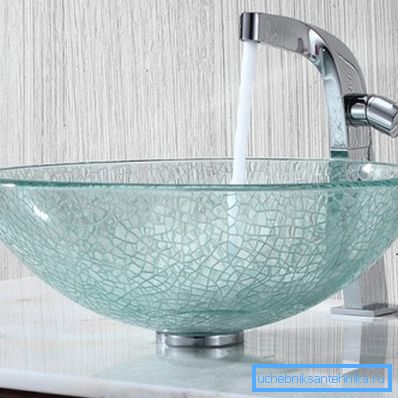 Lavello in vetro per la cucina: una soluzione progressiva Lavello in vetro per la cucina: una soluzione progressiva