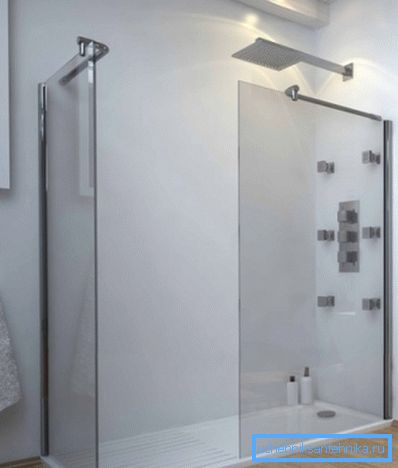 Recinzione di vetro per la cabina. Recinzione di vetro per la cabina.