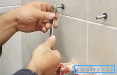 Ancoraggi a muro per ciotole sospese Ancoraggi a muro per ciotole sospese
