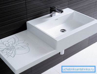Ripiano da tavolo elegante e funzionale. Ripiano da tavolo elegante e funzionale.