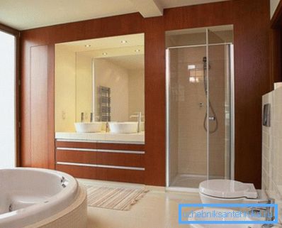 Bagno elegante e funzionale con doccia Bagno elegante e funzionale con doccia