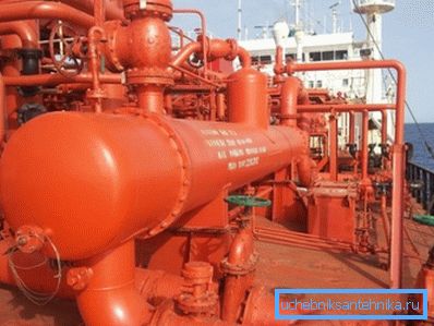 Autocisterna di gas liquefatto. Autocisterna di gas liquefatto.