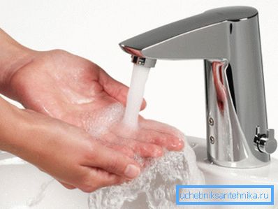 Dovrebbe sembrare una corrente d'acqua a una pressione di 3-4 atmosfere