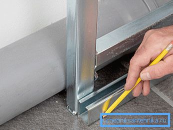 Poiché la struttura del telaio occupa un'area utilizzabile all'interno, provare a posizionare il profilo il più vicino possibile ai tubi. Poiché la struttura del telaio occupa un'area utilizzabile all'interno, provare a posizionare il profilo il più vicino possibile ai tubi.