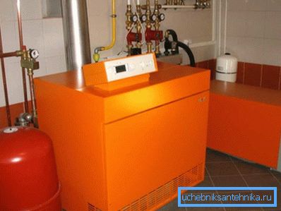 Sembra un moderno riscaldatore a combustibile liquido Sembra un moderno riscaldatore a combustibile liquido