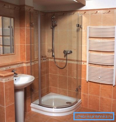 Questo è il modo in cui le cabine doccia angolari con un aspetto basso seminterrato. Questo è il modo in cui le cabine doccia angolari con un aspetto basso seminterrato.