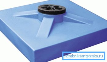 Questa capacità e svolge la funzione del tetto e contiene 200 litri di acqua Questa capacità e svolge la funzione del tetto e contiene 200 litri di acqua