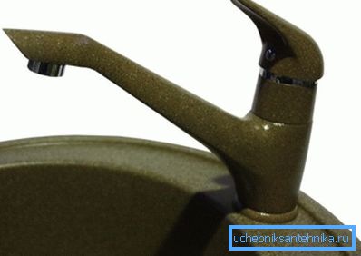 Un tale gruppo di prodotti, come i miscelatori da cucina, è fatto di pietra, solo all'esterno sono ricoperti da uno strato decorativo che imita questa o quella trama e sono fatti, come tutti, dal metallo Un tale gruppo di prodotti, come i miscelatori da cucina, è fatto di pietra, solo all'esterno sono ricoperti da uno strato decorativo che imita questa o quella trama e sono fatti, come tutti, dal metallo