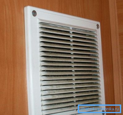 Una tale griglia non contribuisce al funzionamento efficiente del sistema di ventilazione. Una tale griglia non contribuisce all'efficace funzionamento del sistema di ventilazione