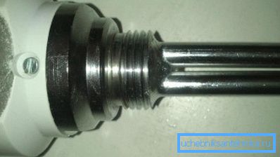 TEN è avvitato nel radiatore al posto della spina TEN è avvitato nel radiatore al posto della spina