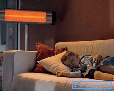 Il calore può essere trasmesso attraverso la radiazione. Il calore può essere trasmesso attraverso la radiazione.