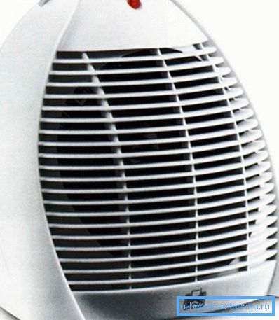 Il termoventilatore (nella foto) riscalda bene l'aria, ma fa molto rumore durante il funzionamento. Il termoventilatore (nella foto) riscalda bene l'aria, ma fa molto rumore durante il funzionamento.