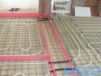 Pavimenti riscaldati dal riscaldamento di tubi metallici Pavimenti riscaldati dal riscaldamento di tubi metallici