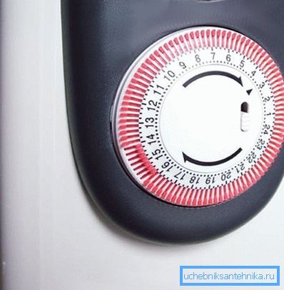 Il termostato consente di personalizzare il funzionamento dell'apparecchiatura. Il termostato consente di personalizzare il funzionamento dell'apparecchiatura.