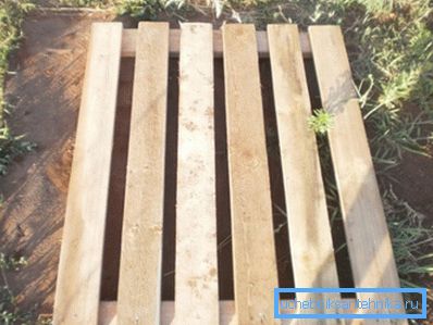 Tipico pallet di legno che può essere realizzato da solo Tipico pallet di legno che può essere realizzato da solo