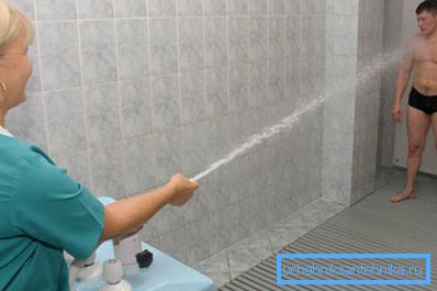 Digitopressione sul corpo del paziente Digitopressione sul corpo del paziente