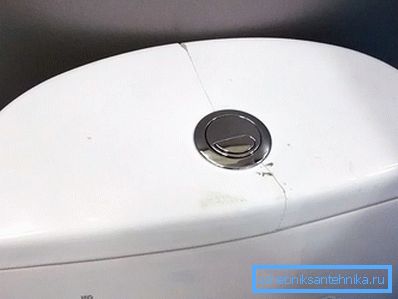 Crepa sul coperchio del serbatoio Crepa sul coperchio del serbatoio