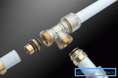 Tees consentono la connessione senza saldatura con qualsiasi angolazione Tees consentono la connessione senza saldatura con qualsiasi angolazione
