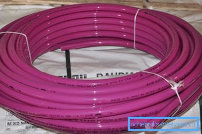 Il tubo riscaldante Rehau Rautitan Pink viene fornito in bobine. Il tubo riscaldante Rehau Rautitan Pink viene fornito in bobine.